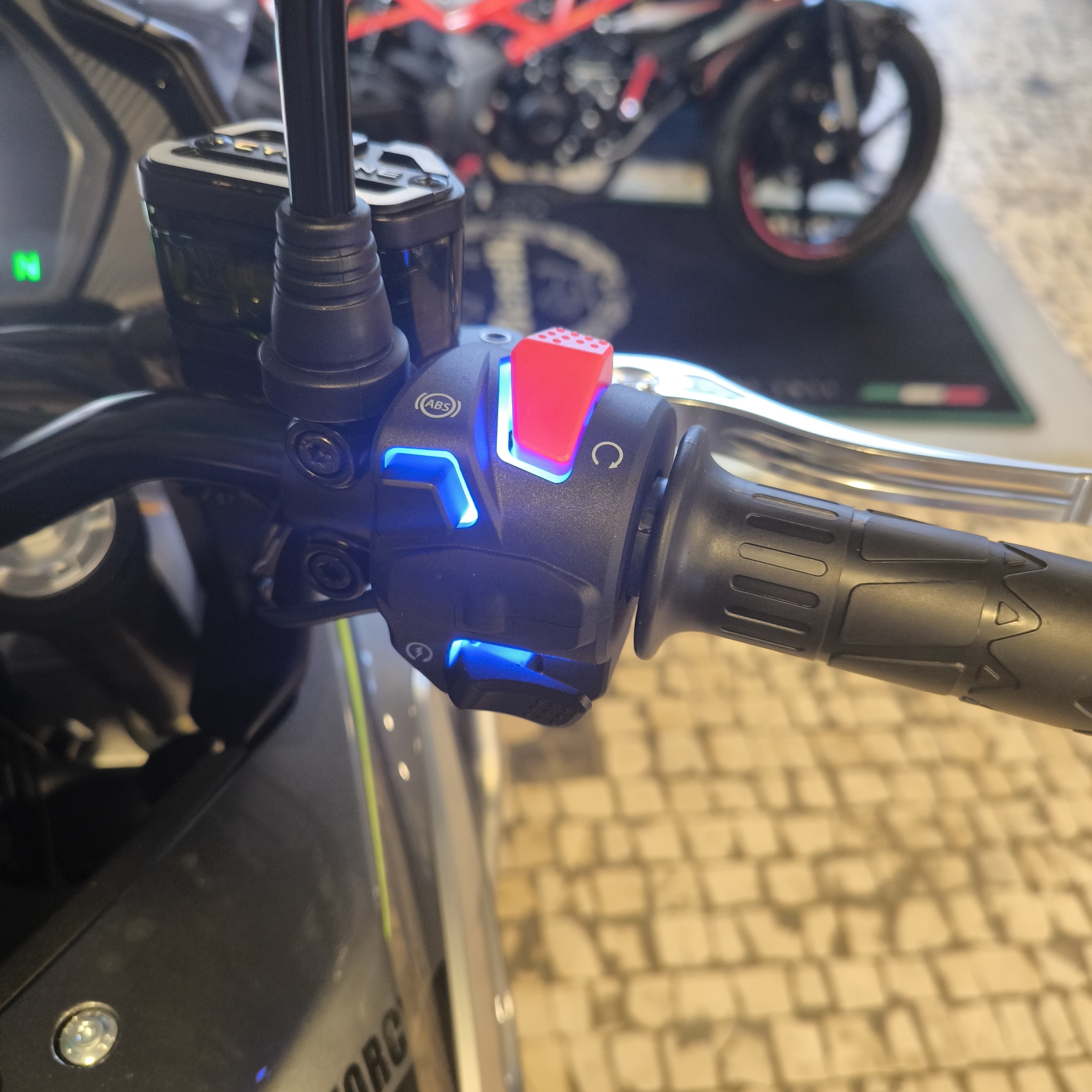 https://zero-km.pt/ZeroKm/Produtos/LZSJDSLB2R1102472_8.jpg