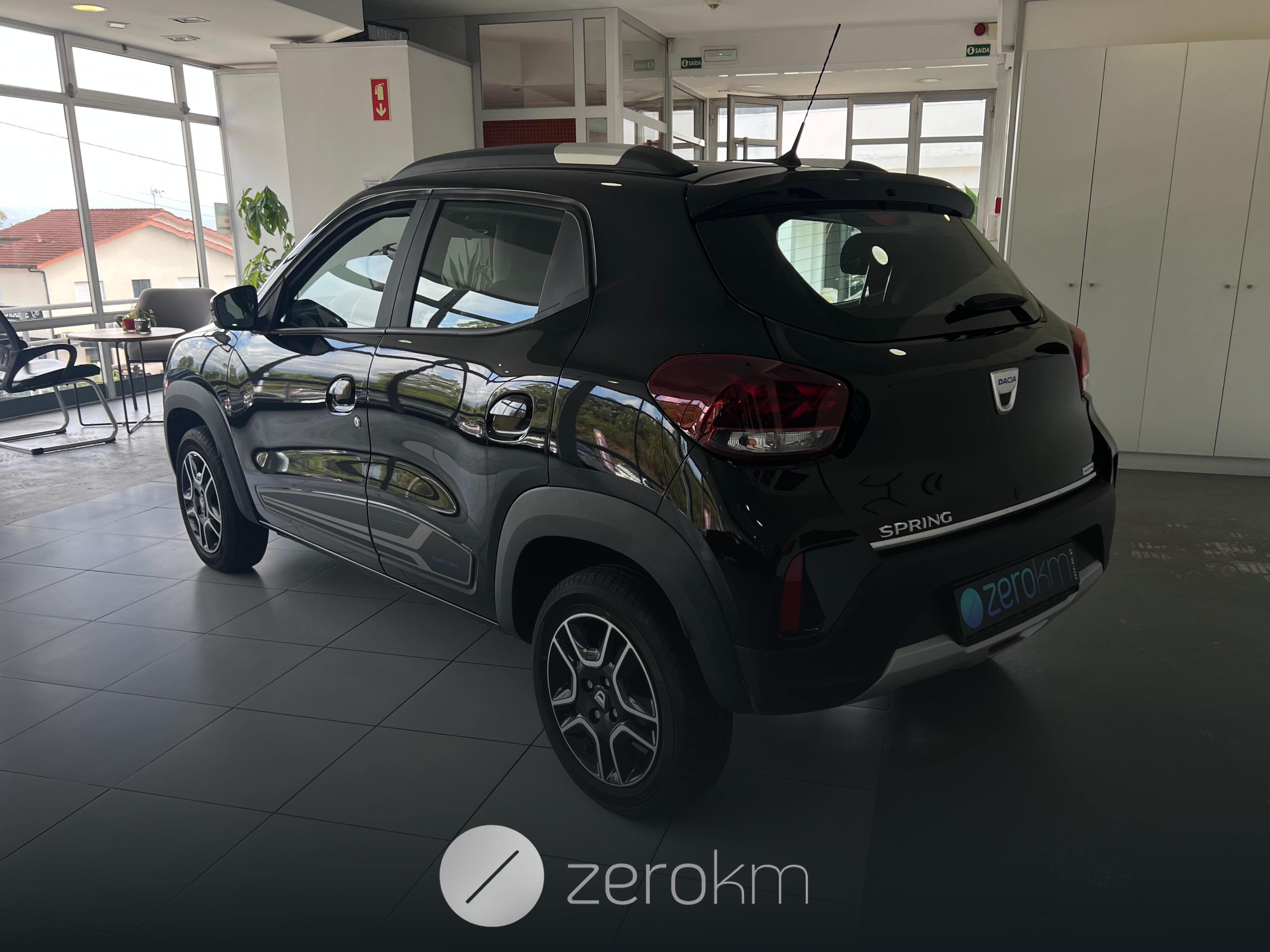 https://zero-km.pt/ZeroKm/Produtos/UU1DBG006NU072369-2.jpg