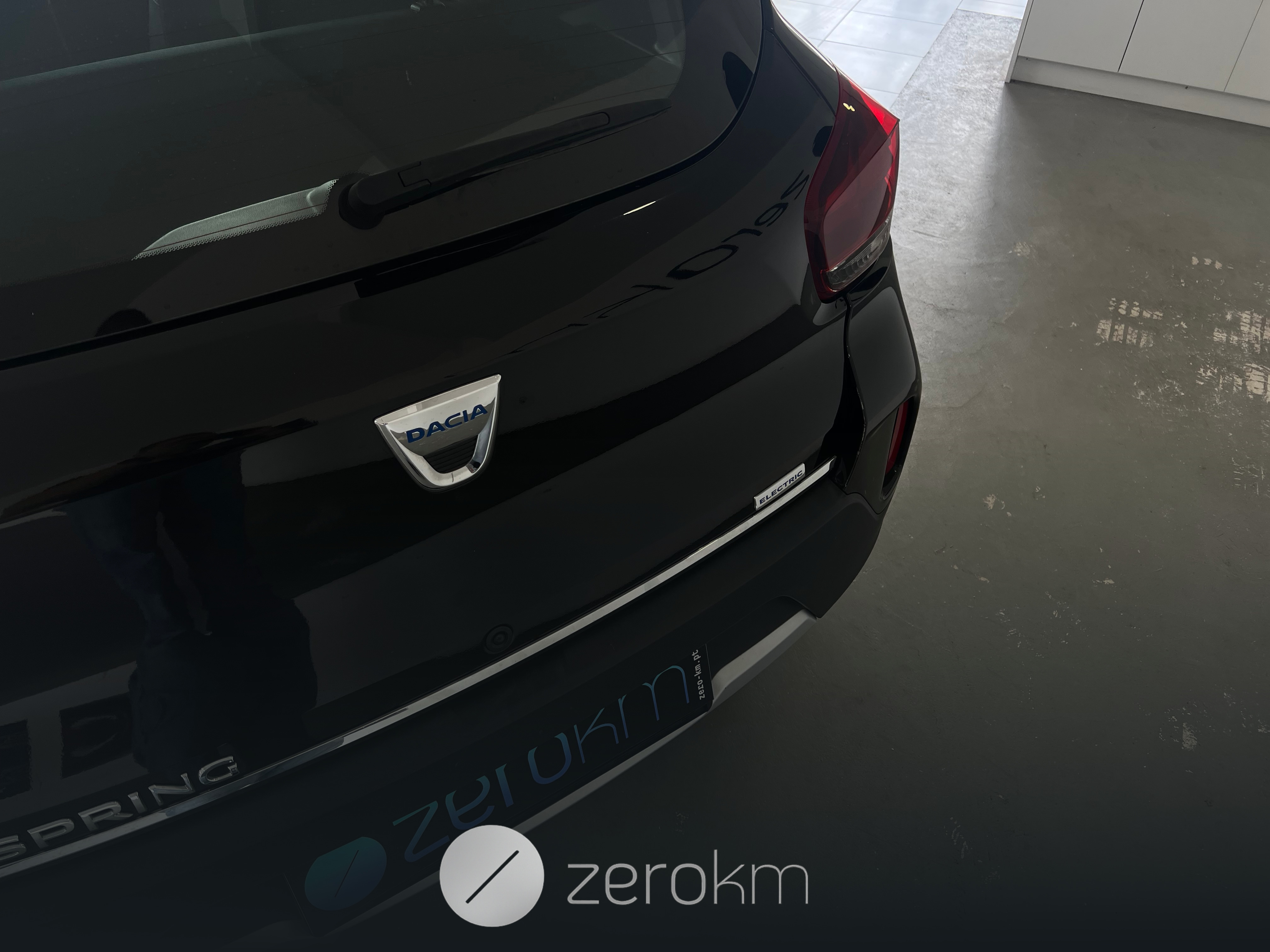 https://zero-km.pt/ZeroKm/Produtos/UU1DBG006NU072369-3.jpg