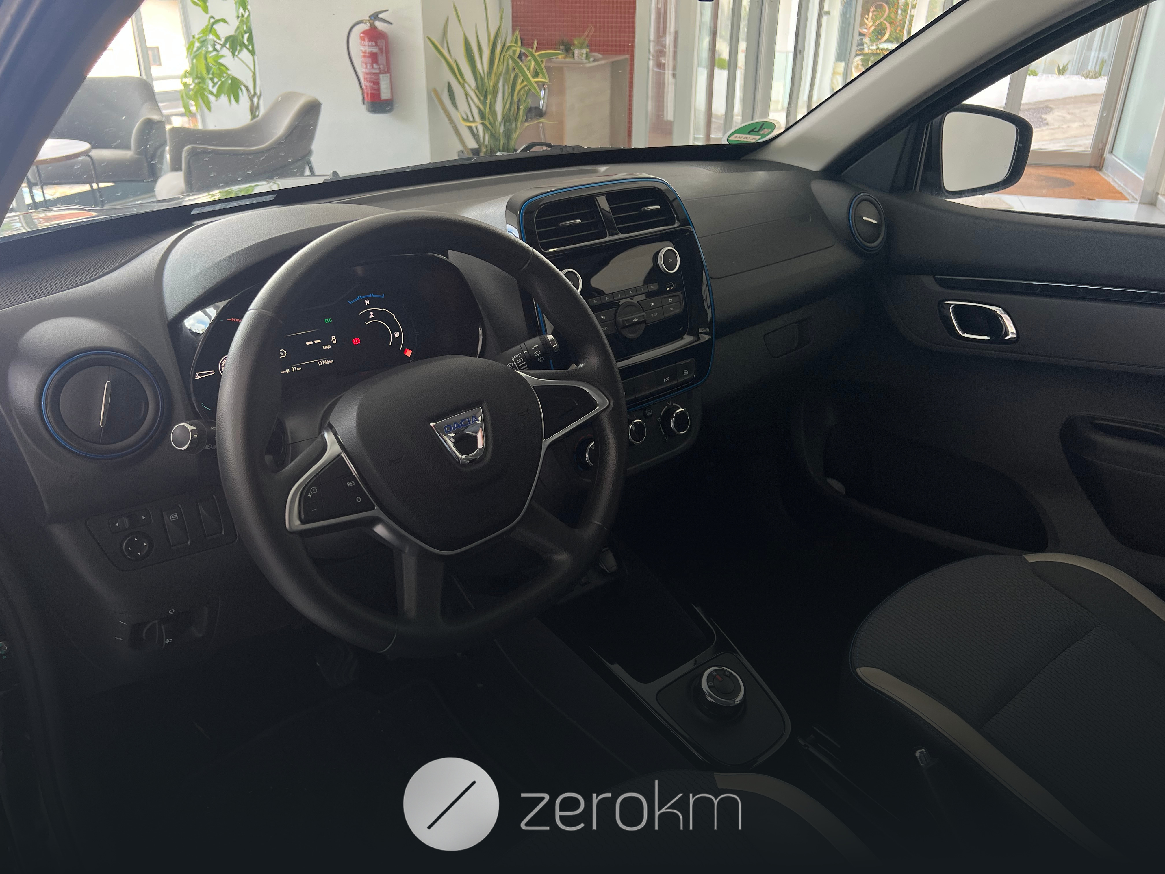 https://zero-km.pt/ZeroKm/Produtos/UU1DBG006NU072369-5.jpg
