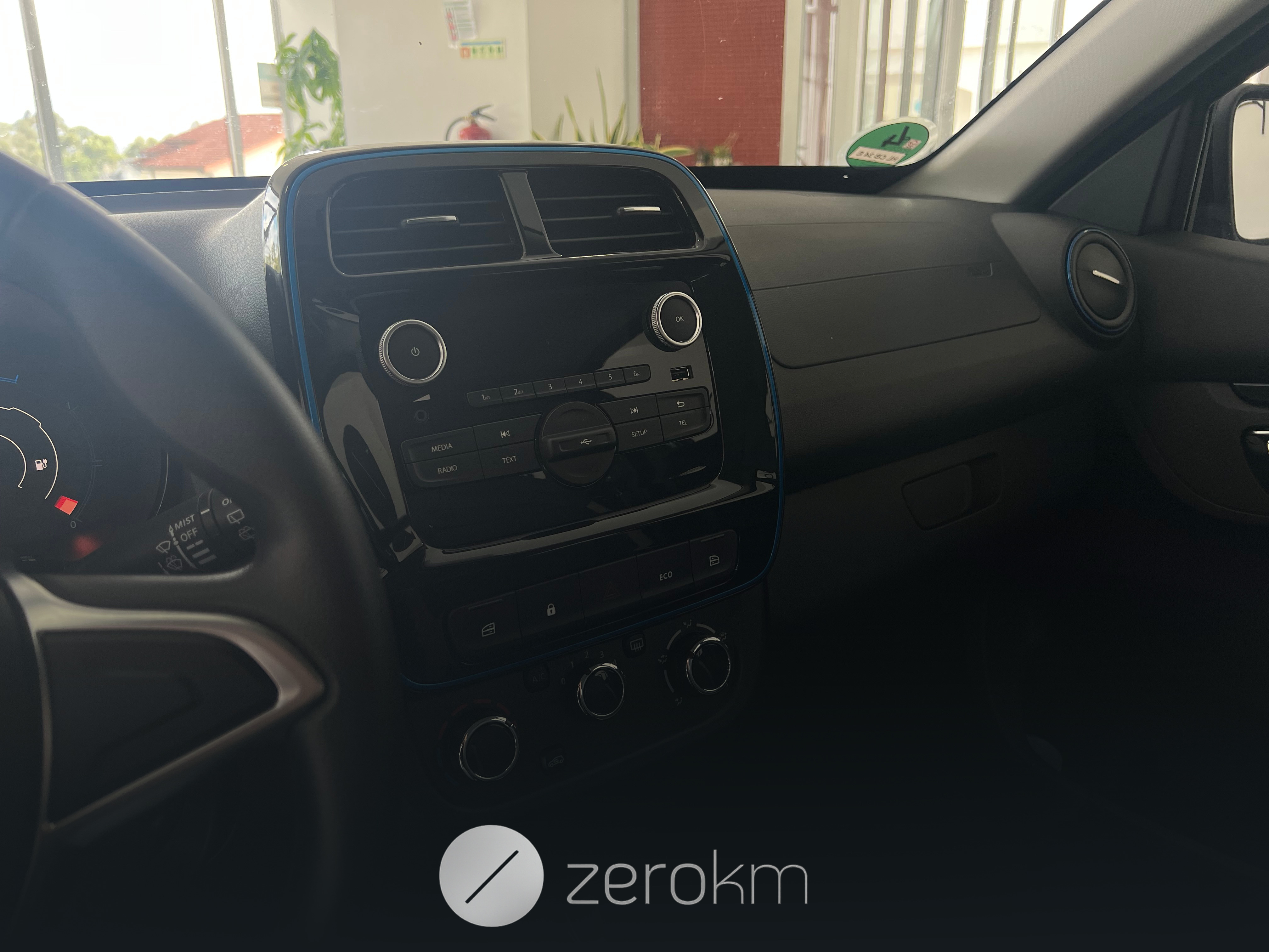 https://zero-km.pt/ZeroKm/Produtos/UU1DBG006NU072369-6.jpg