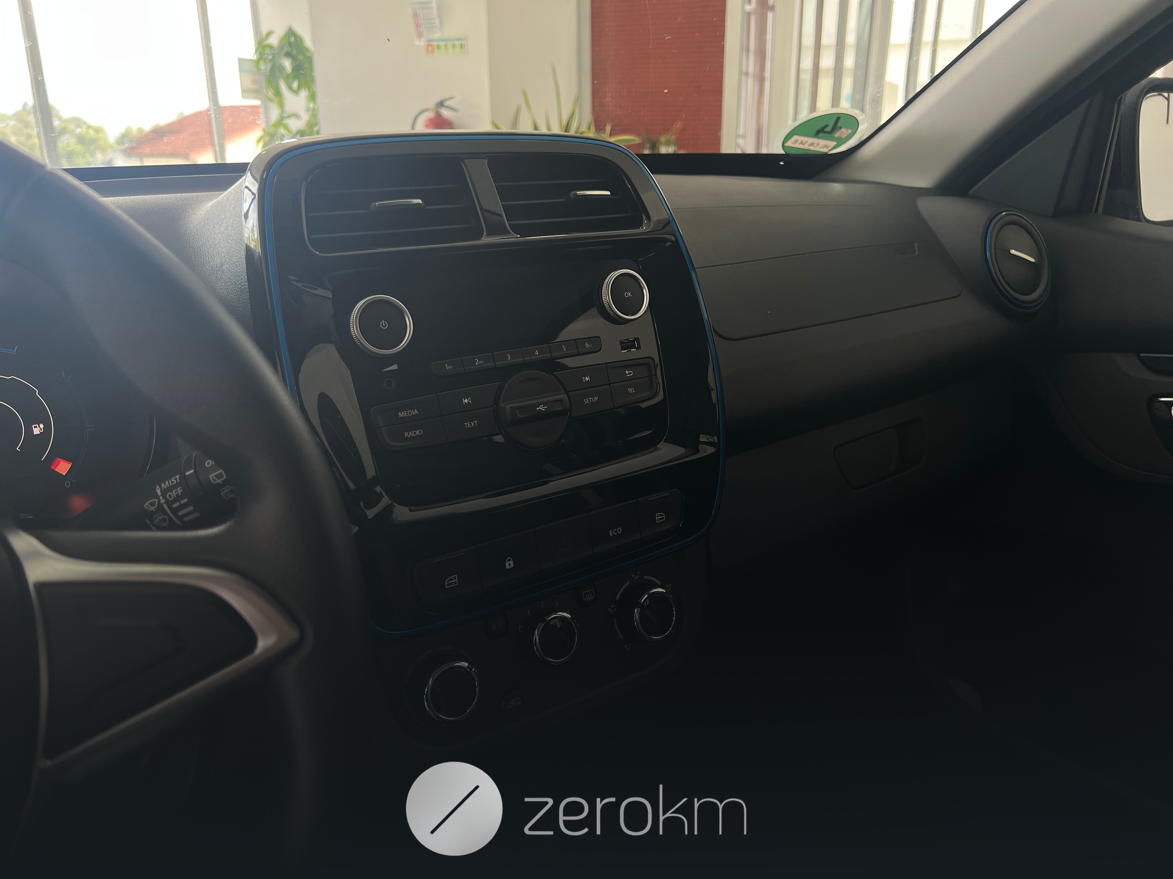 https://zero-km.pt/ZeroKm/Produtos/UU1DBG006NU072369-6.png