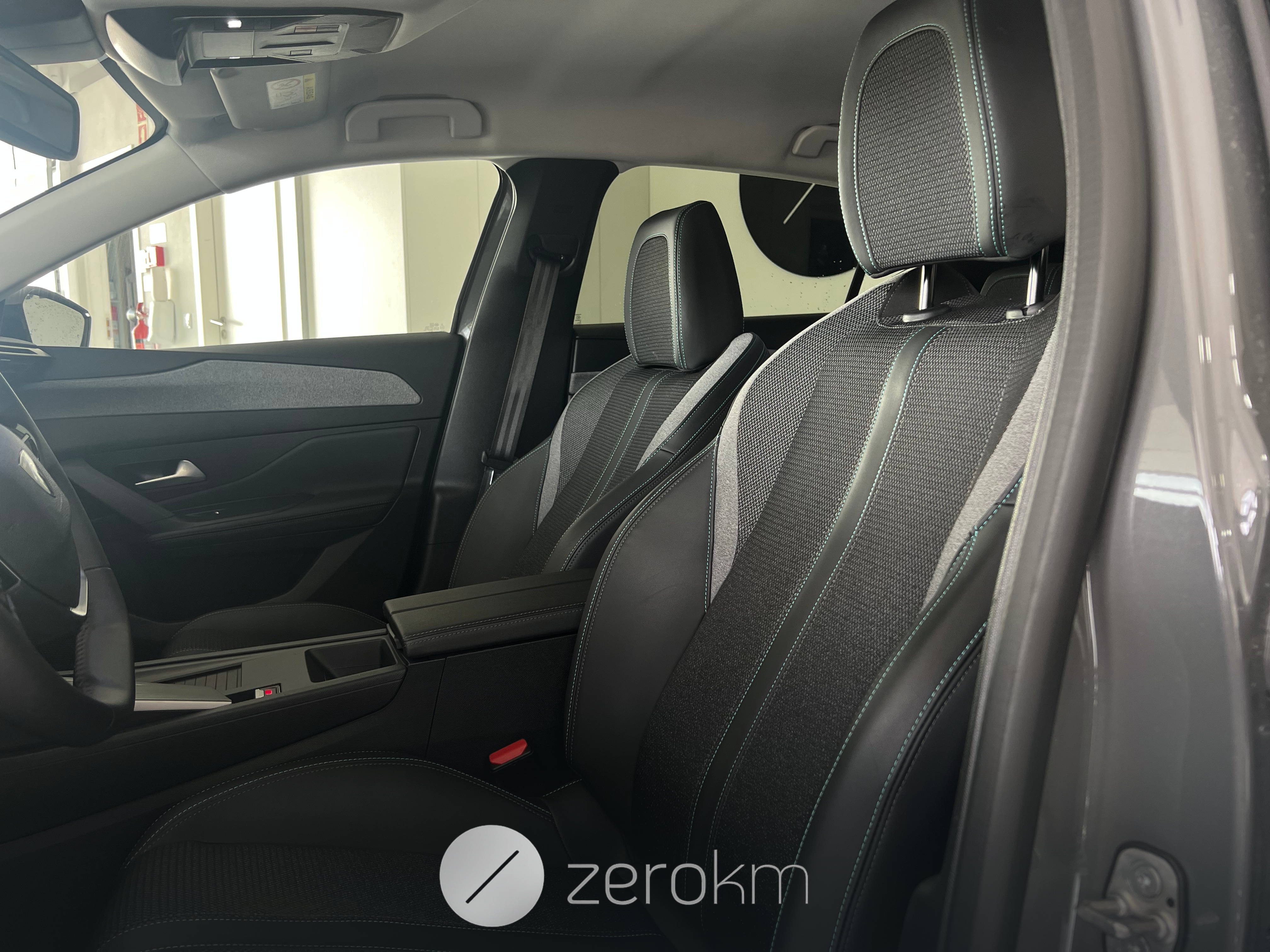https://zero-km.pt/ZeroKm/Produtos/VR3FPHPY9SY517882_7.png