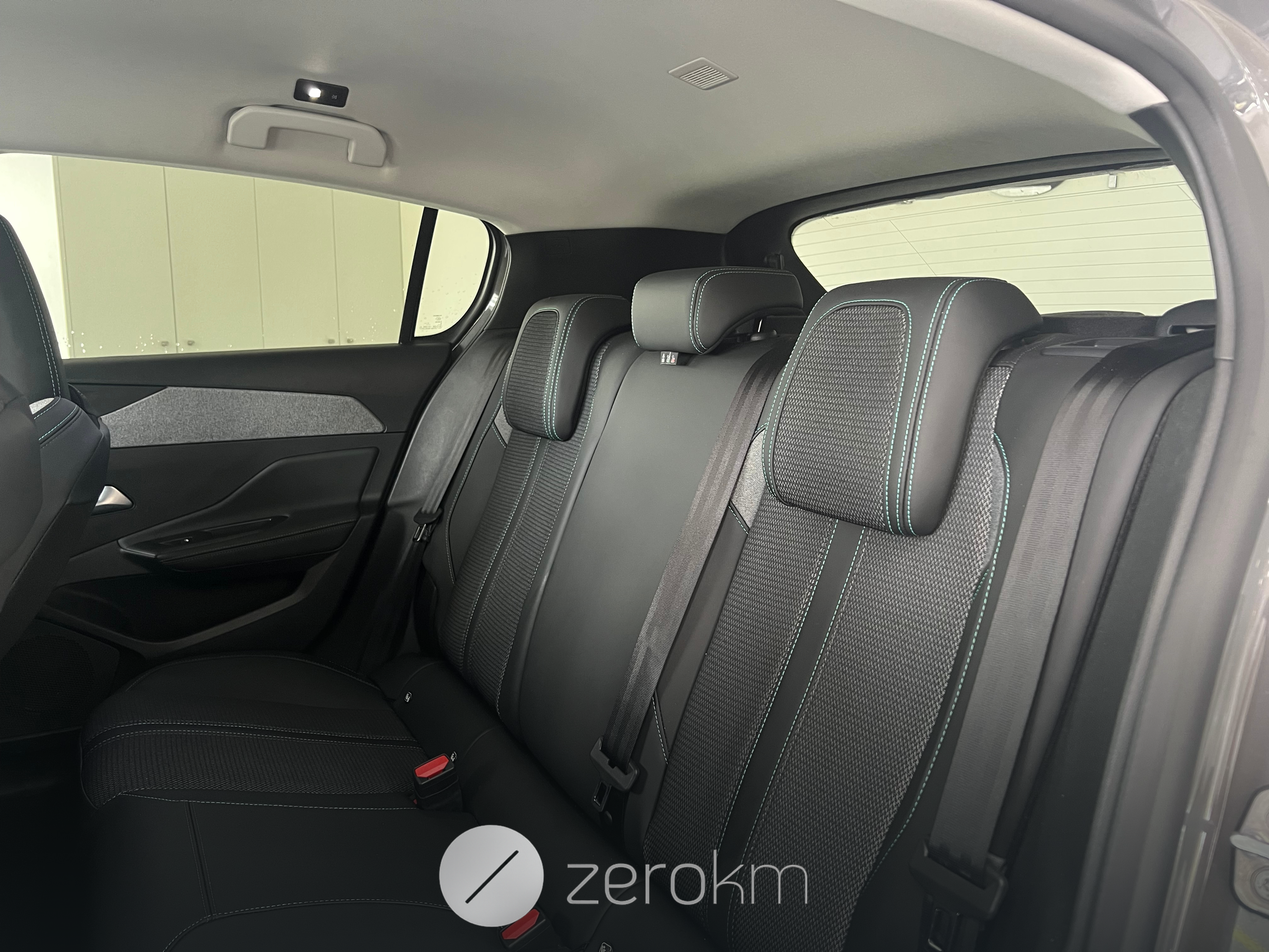 https://zero-km.pt/ZeroKm/Produtos/VR3FPHPY9SY517882_8.png