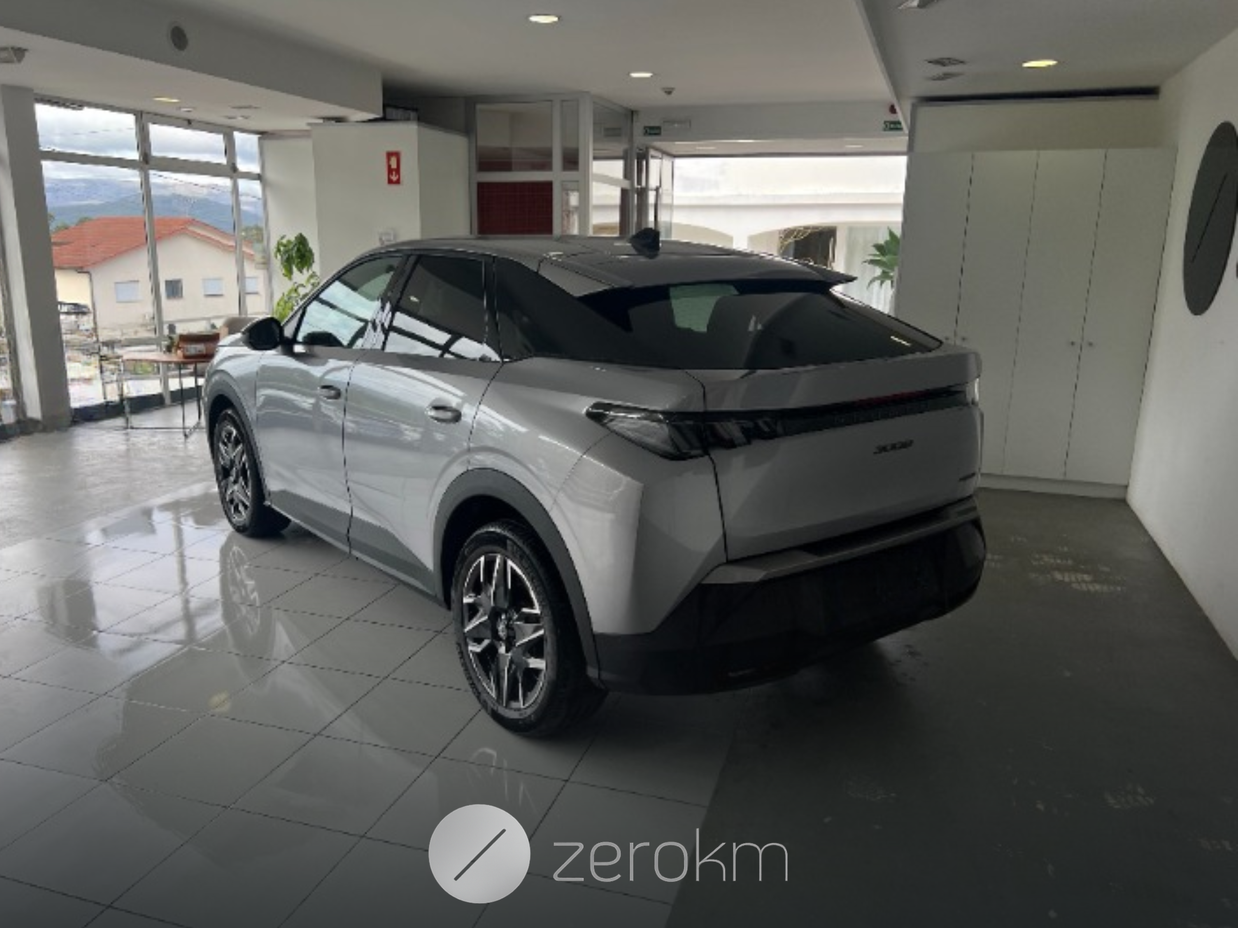 https://zero-km.pt/ZeroKm/Produtos/VR3KAHPY0SS057031_3.png
