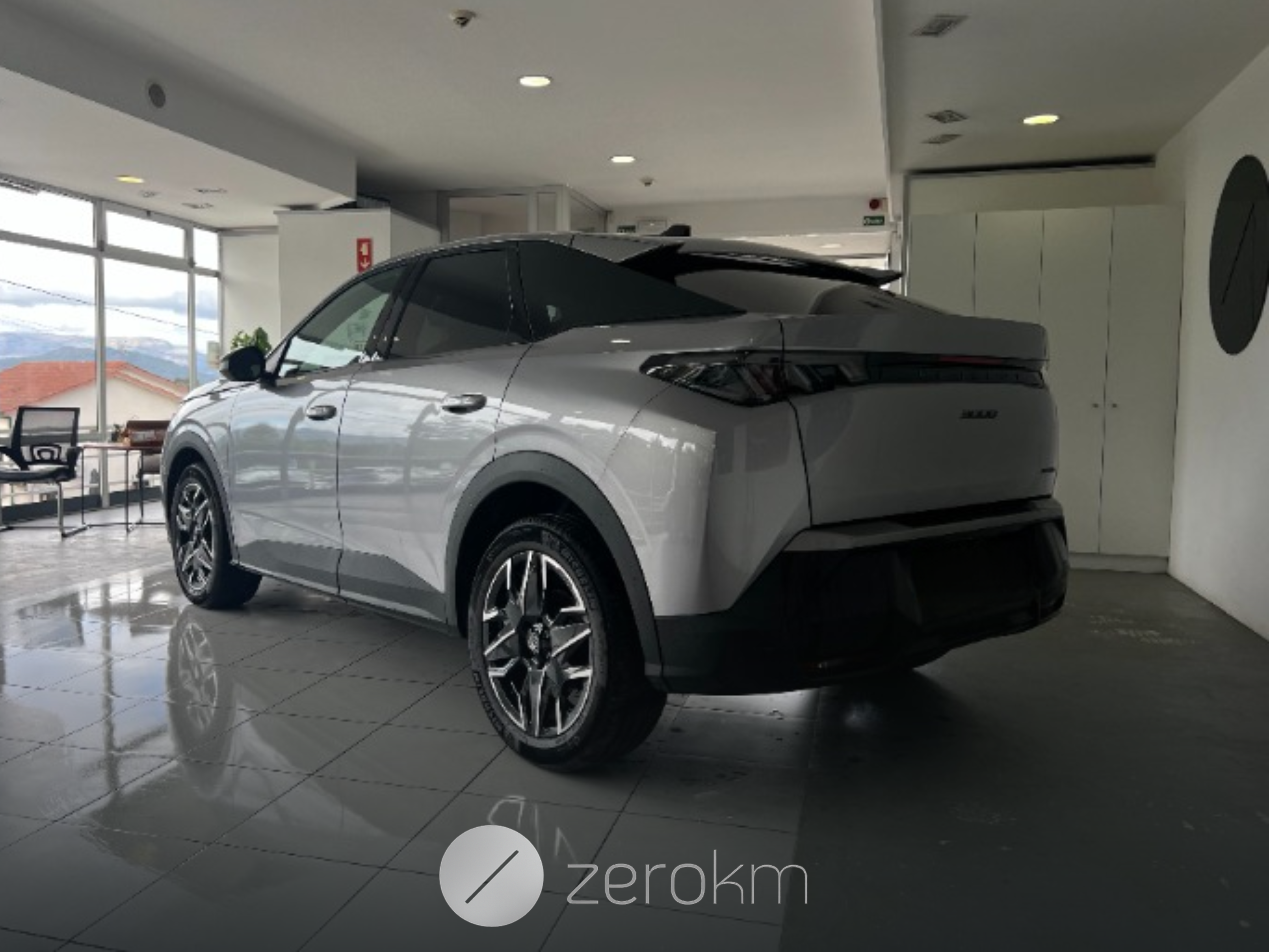 https://zero-km.pt/ZeroKm/Produtos/VR3KAHPY0SS057031_4.png