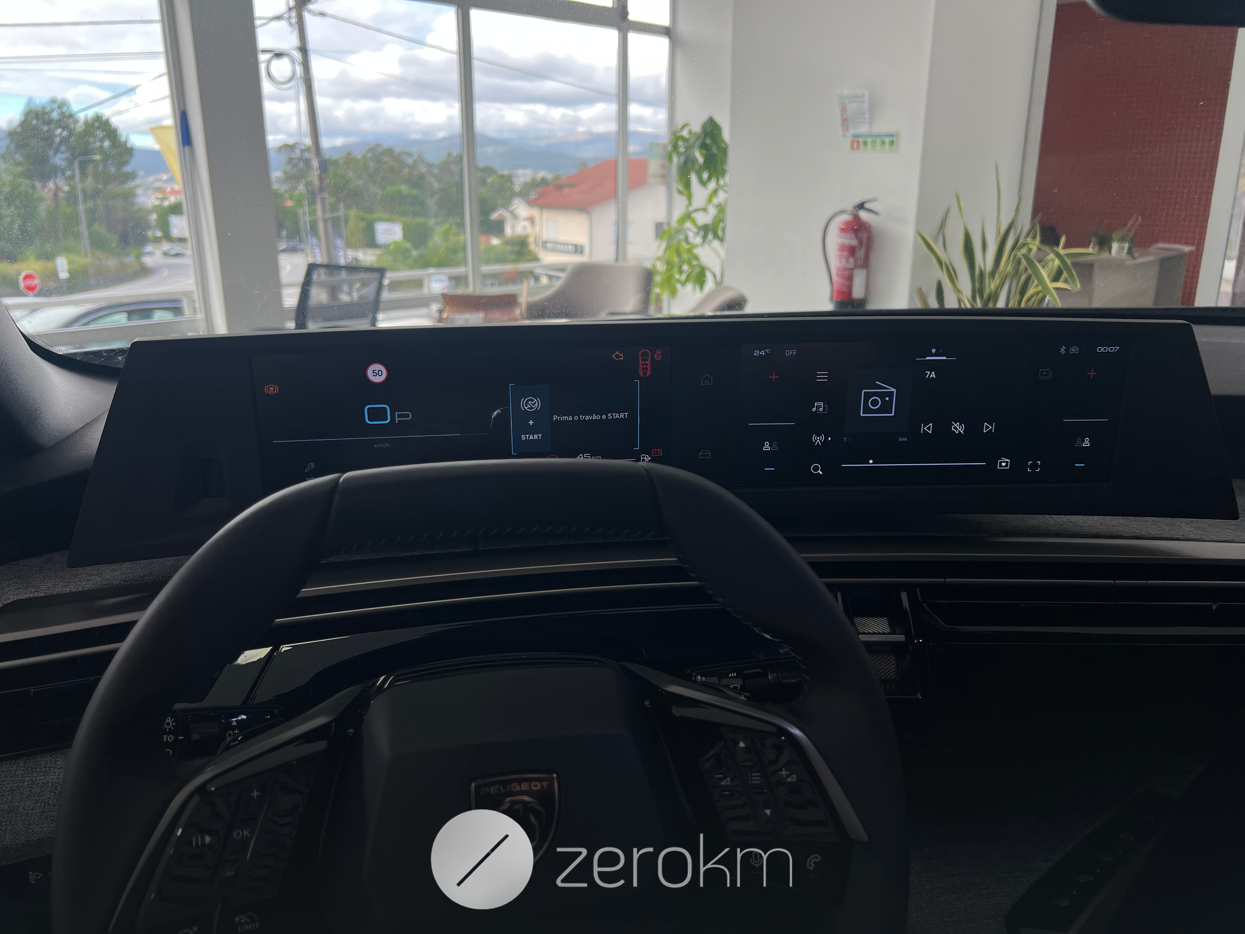 https://zero-km.pt/ZeroKm/Produtos/VR3KAHPY0SS057031_7.png