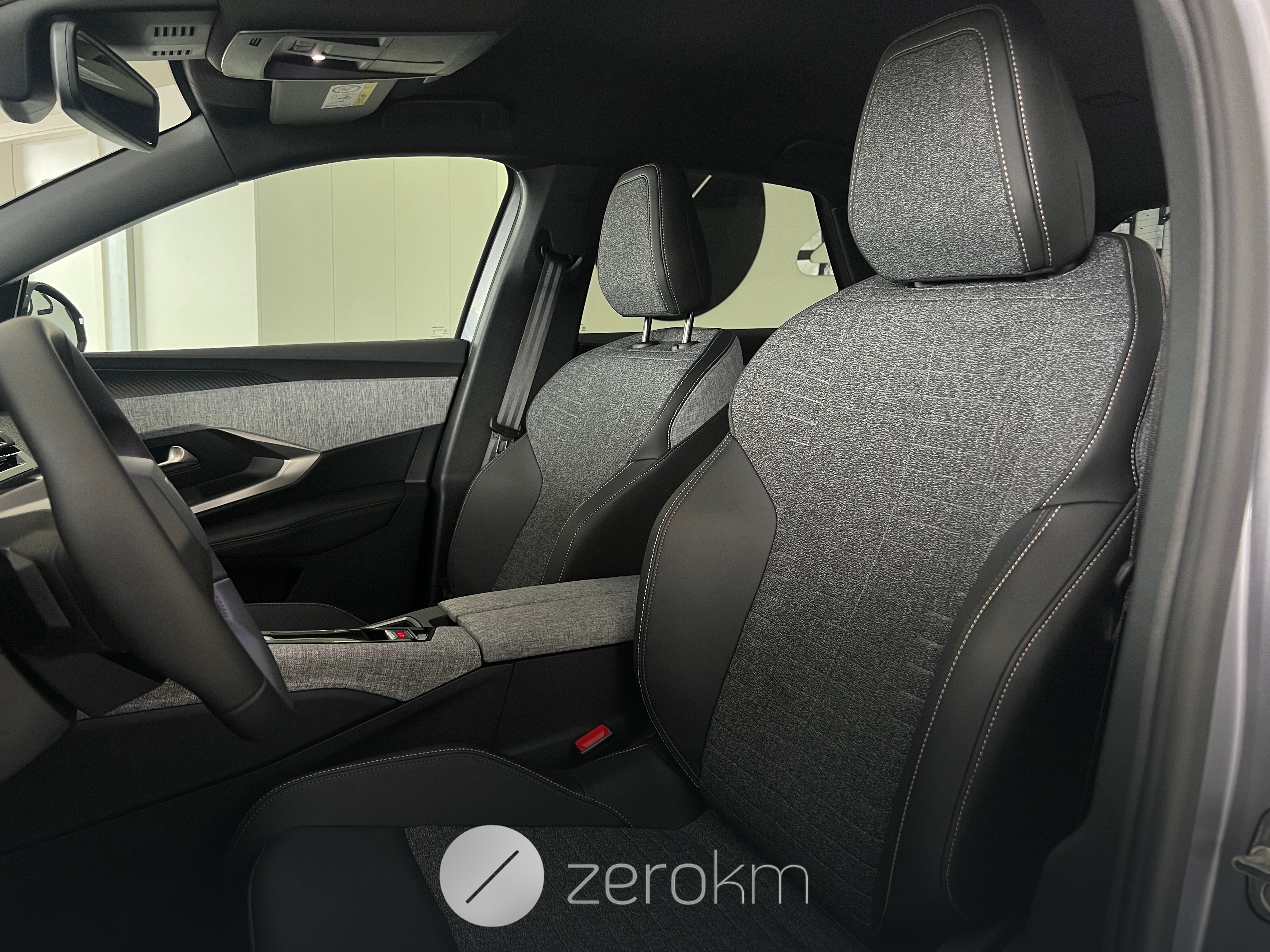 https://zero-km.pt/ZeroKm/Produtos/VR3KAHPY0SS057031_8.png