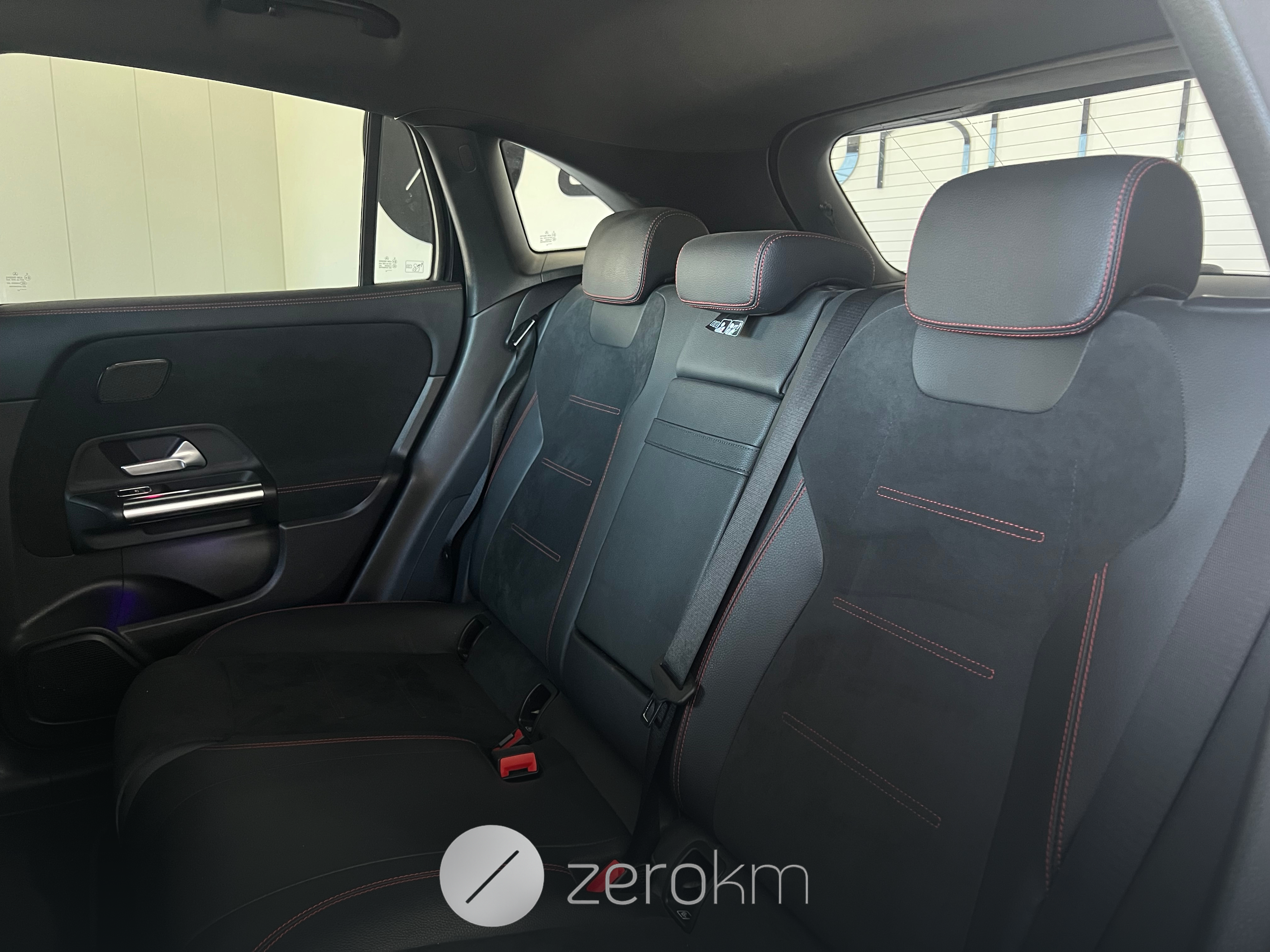 https://zero-km.pt/ZeroKm/Produtos/W1N2437011J037706_10.png