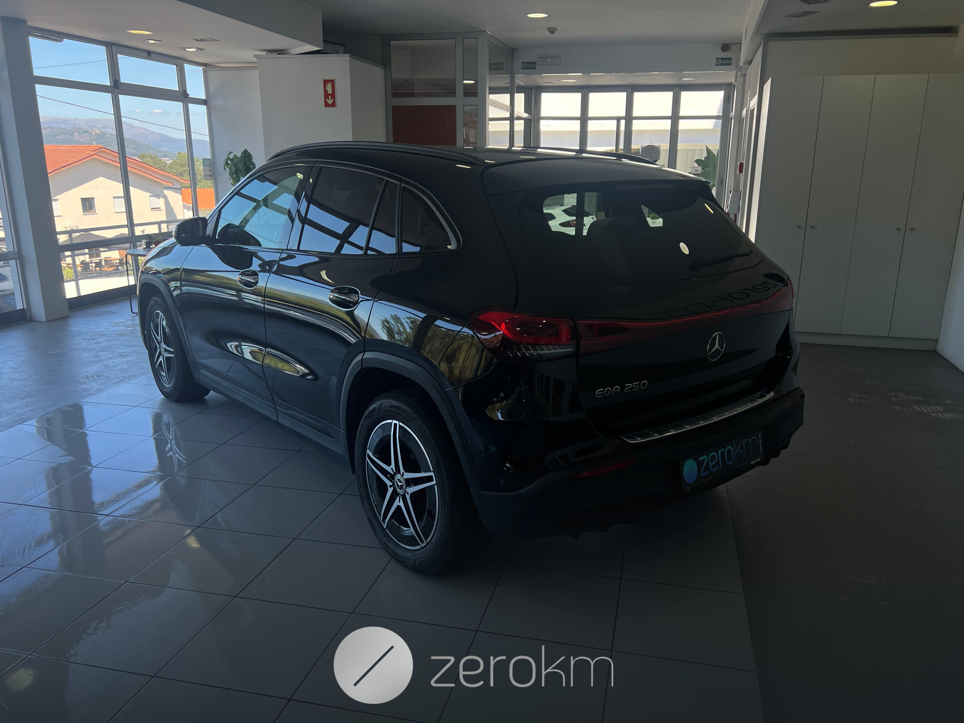 https://zero-km.pt/ZeroKm/Produtos/W1N2437011J037706_3.jpg