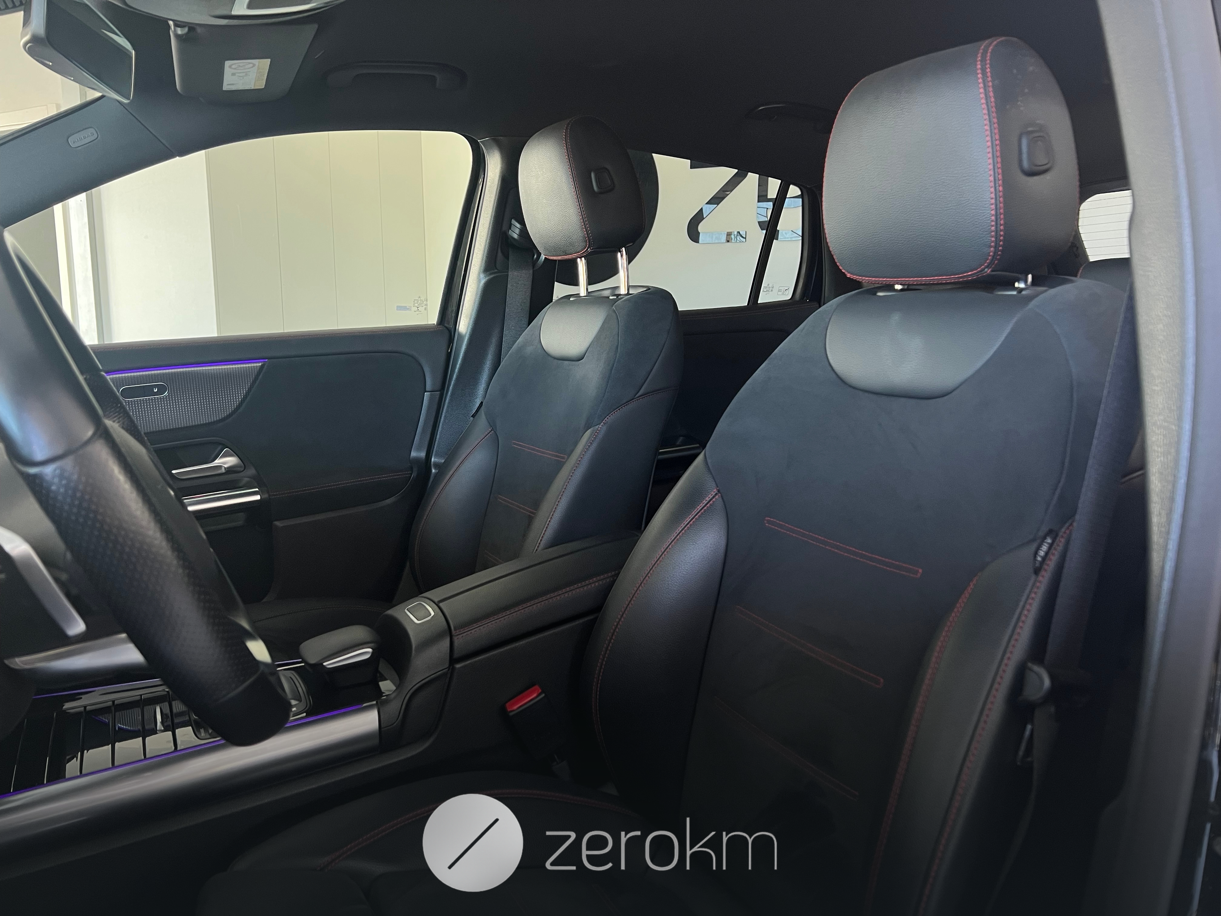 https://zero-km.pt/ZeroKm/Produtos/W1N2437011J037706_9.png