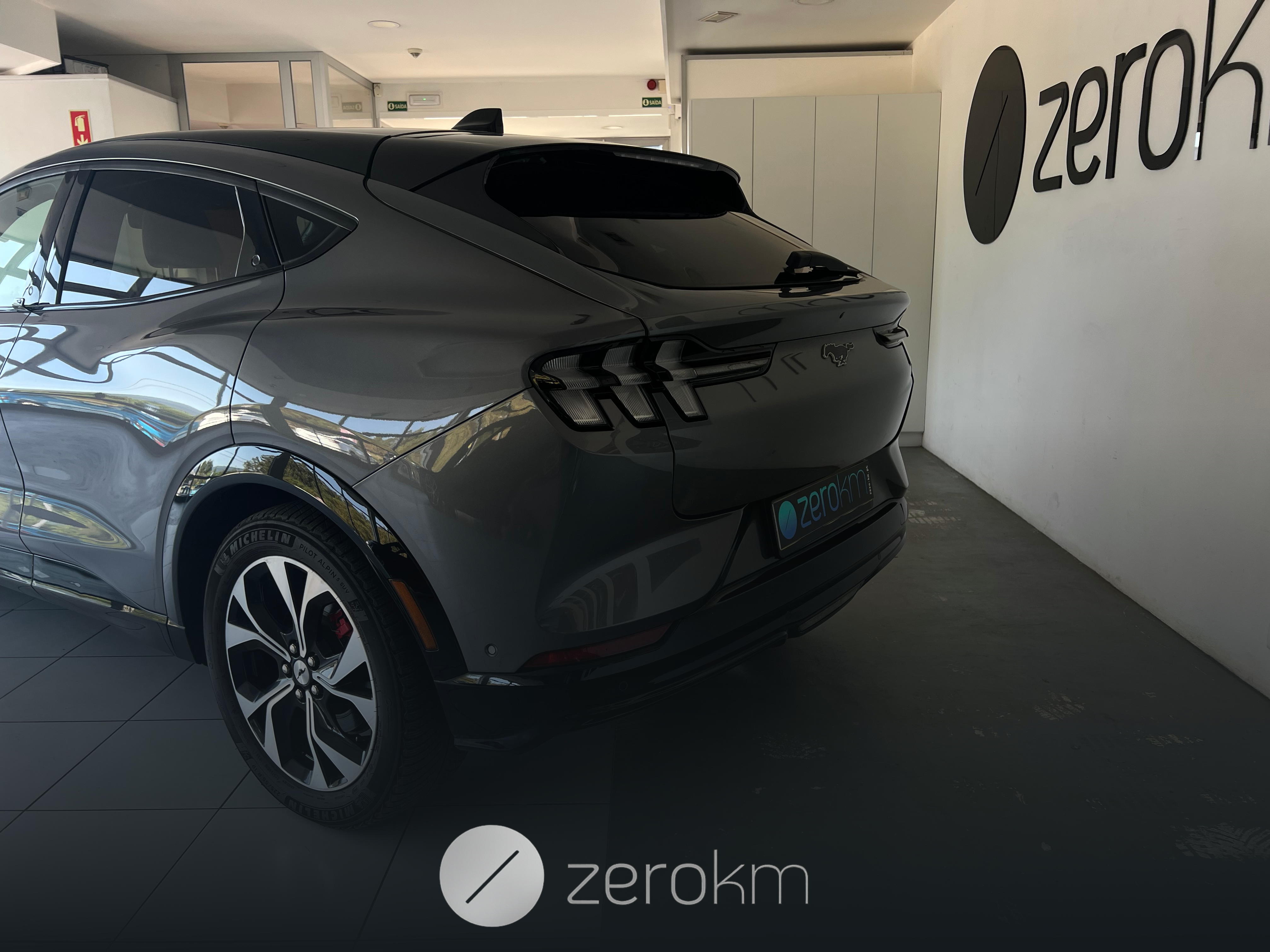 https://zero-km.pt/ZeroKm/Produtos/WF0TK3R77PMA10533_3.png