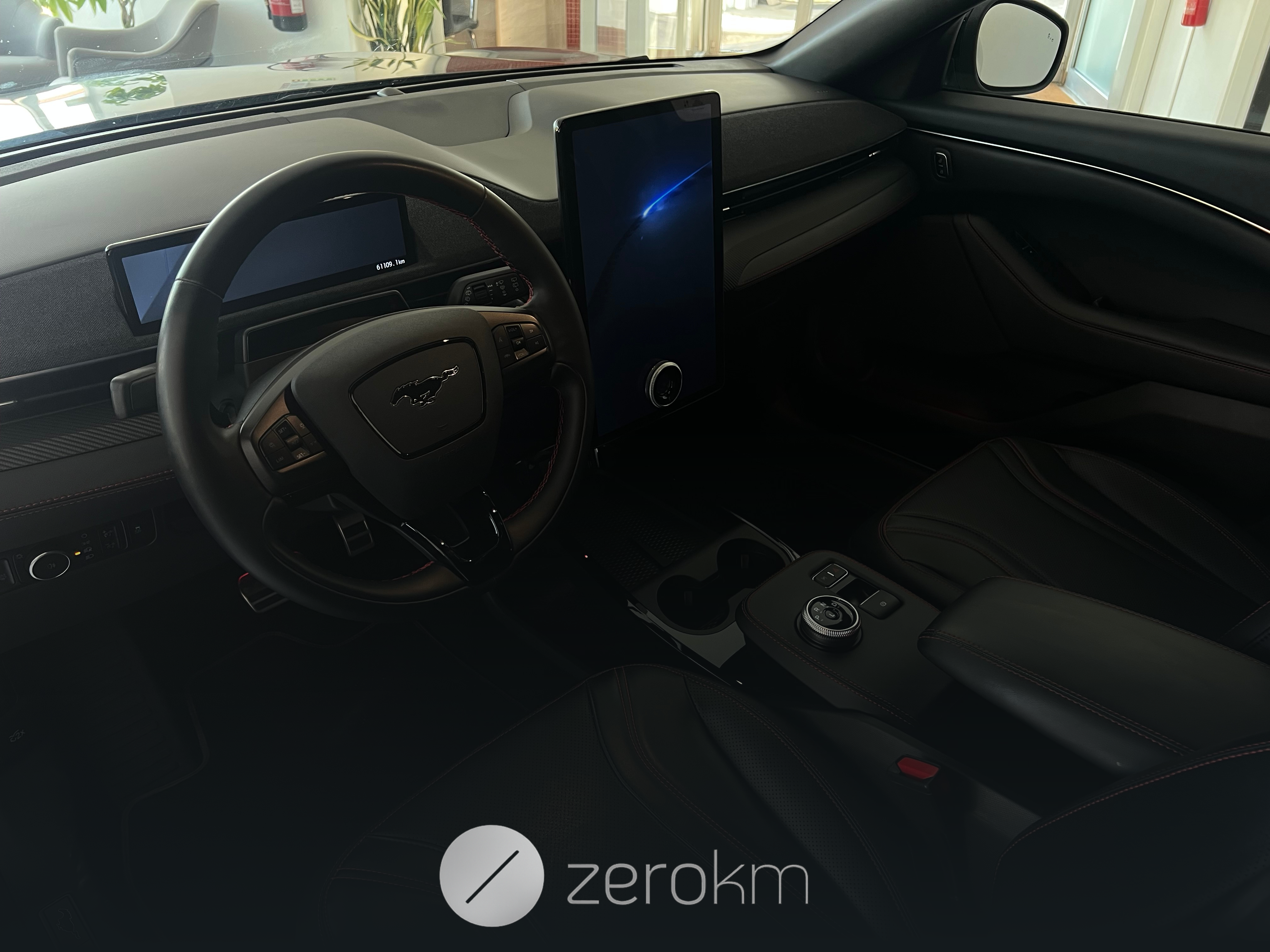 https://zero-km.pt/ZeroKm/Produtos/WF0TK3R77PMA10533_5.png