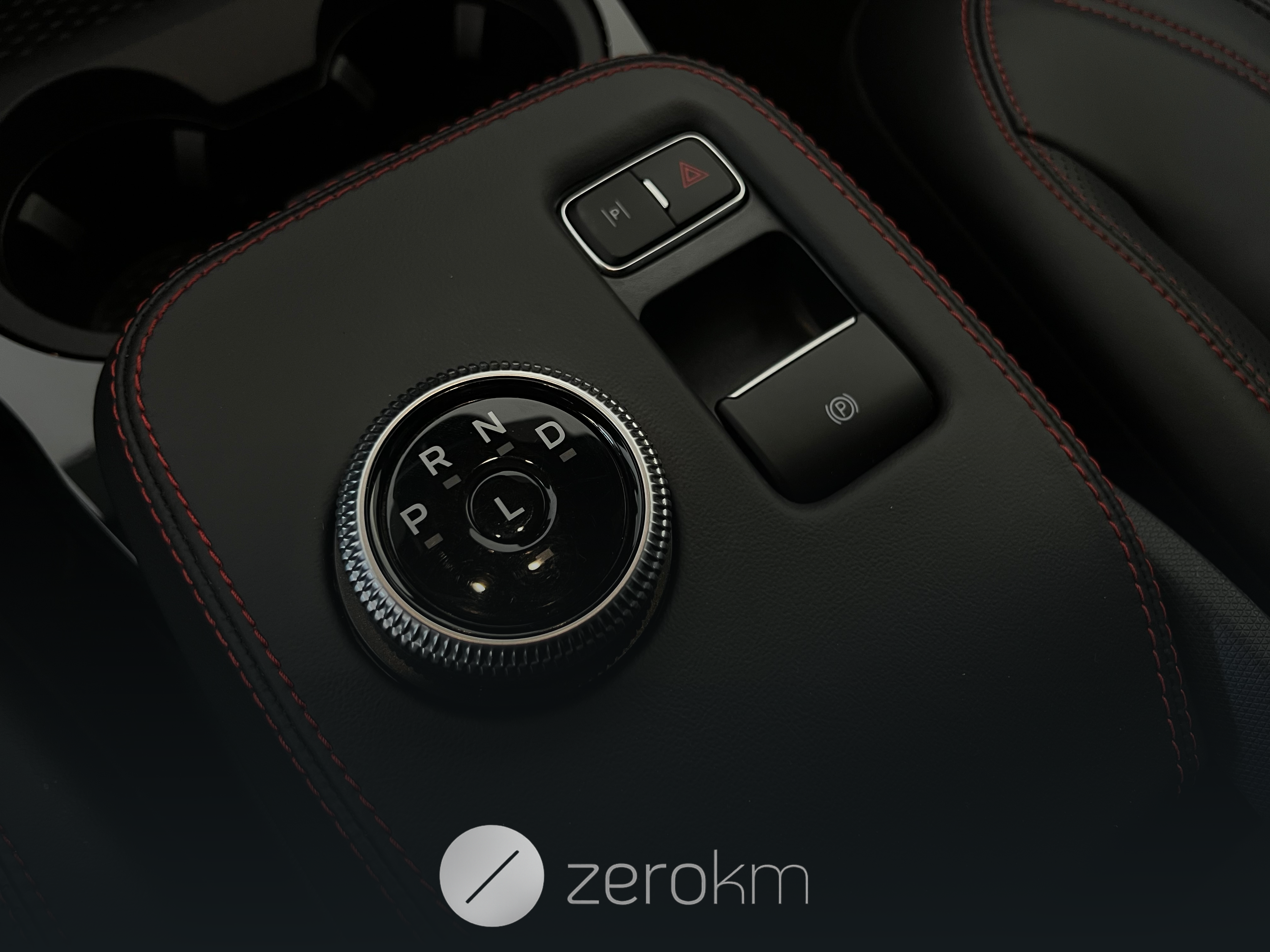 https://zero-km.pt/ZeroKm/Produtos/WF0TK3R77PMA10533_7.png