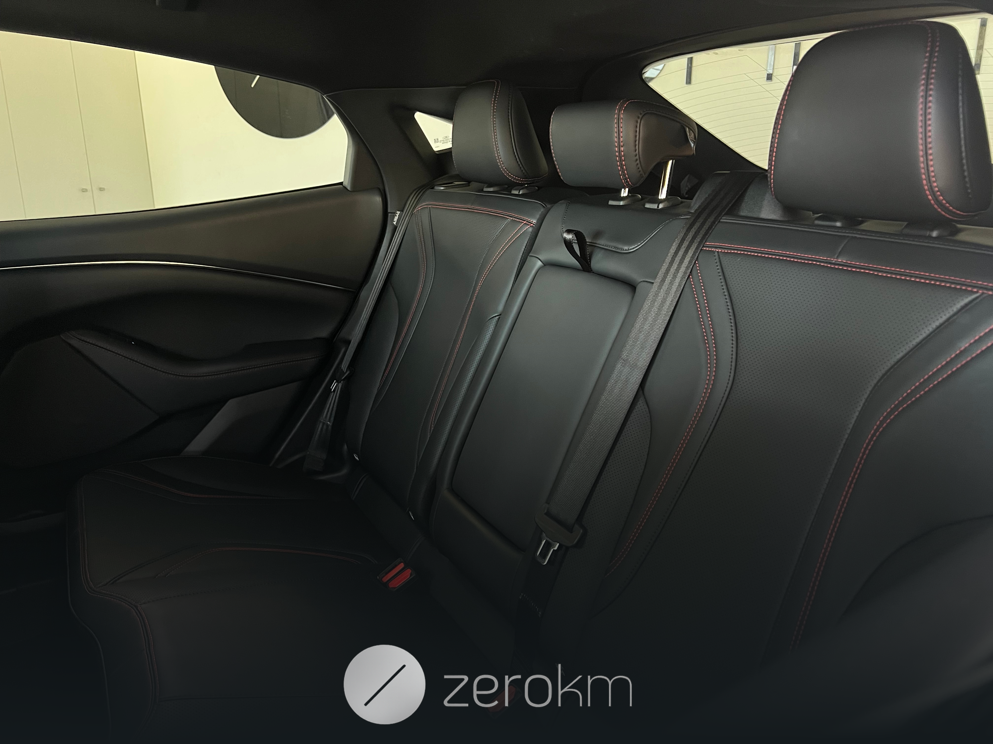 https://zero-km.pt/ZeroKm/Produtos/WF0TK3R77PMA10533_9.png