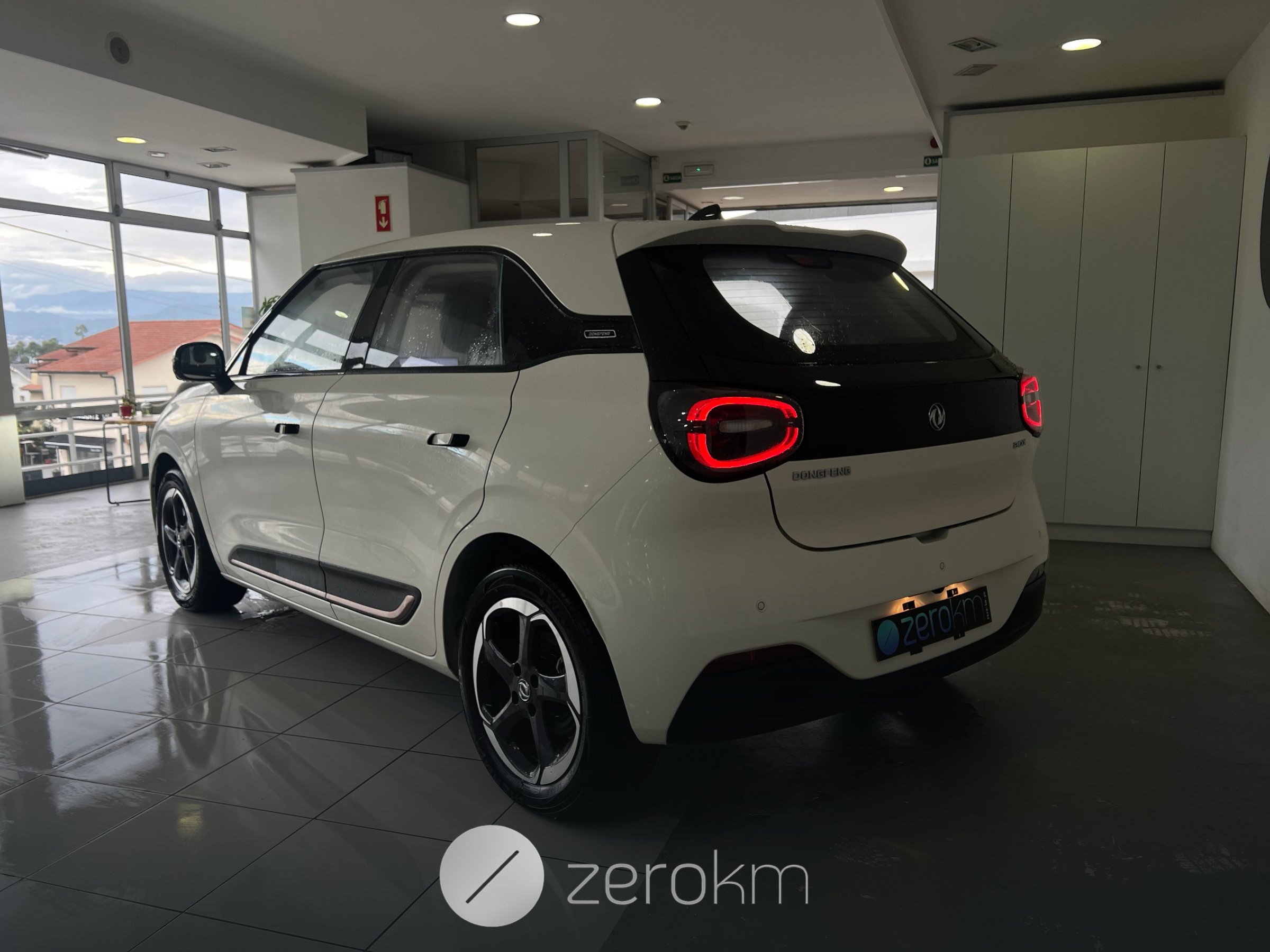 https://zero-km.pt/ZeroKm/Produtos/ldp43a968ss074886-dongfeng-box_3.jpg