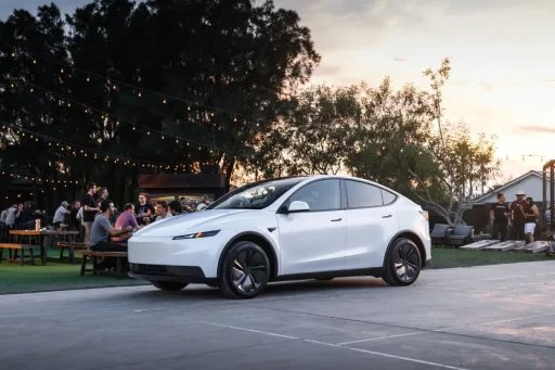 https://zero-km.pt/ZeroKm/Produtos/teslamodelyst13101533-tesla-model-y-st_1.jpg