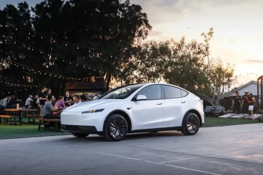 https://zero-km.pt/ZeroKm/Produtos/teslamodelyst13101533-tesla-model-y-st_1.webp